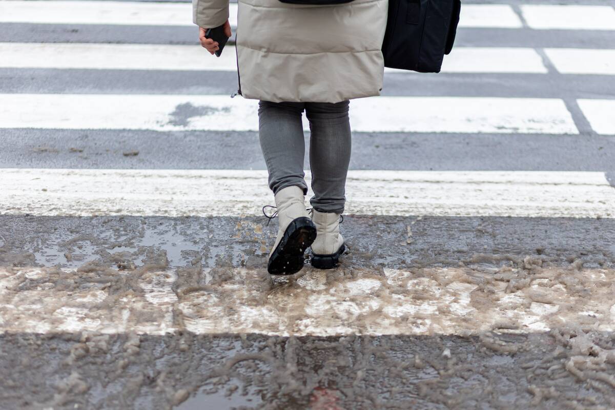 Vilniuje automobilis partrenkė per perėją ėjusį žmogų