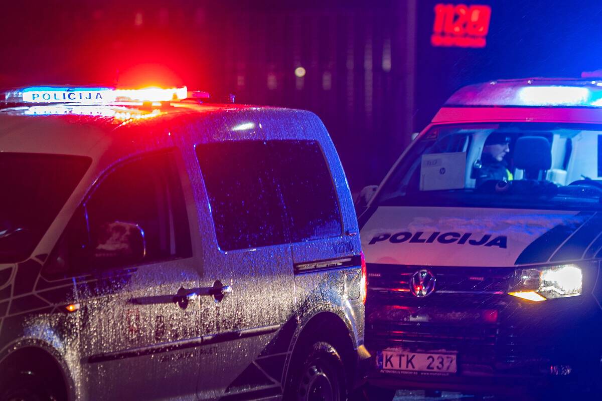 Panevėžio rajone susidūrė kranas ir „Passat“: žuvo automobilio vairuotojas