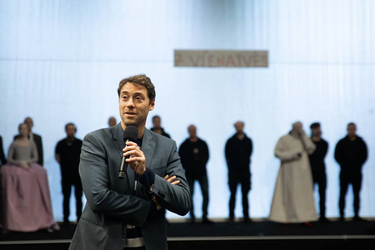 7 vienatvės. Rež. Charles Chemin.