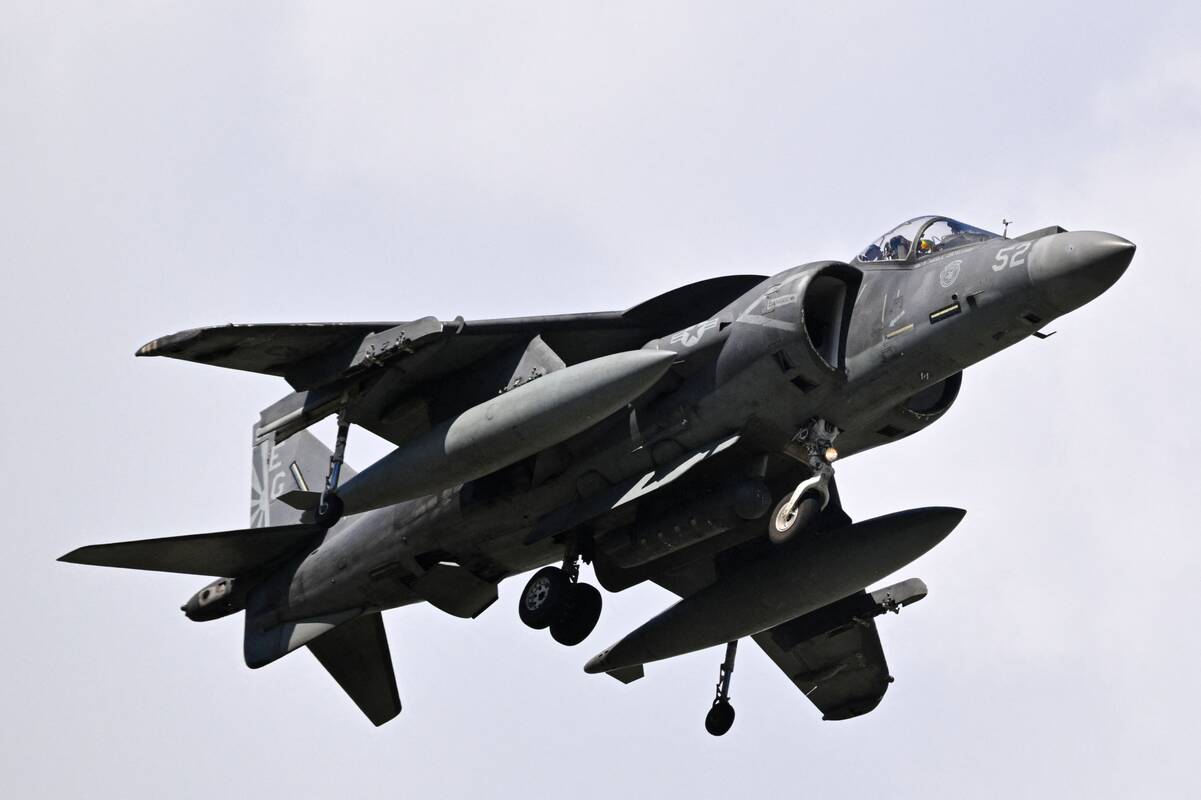 Donaldas Trumpas sako, kad JAV smogė įtariamų Venesuelos narkotikų laivų prieplaukai