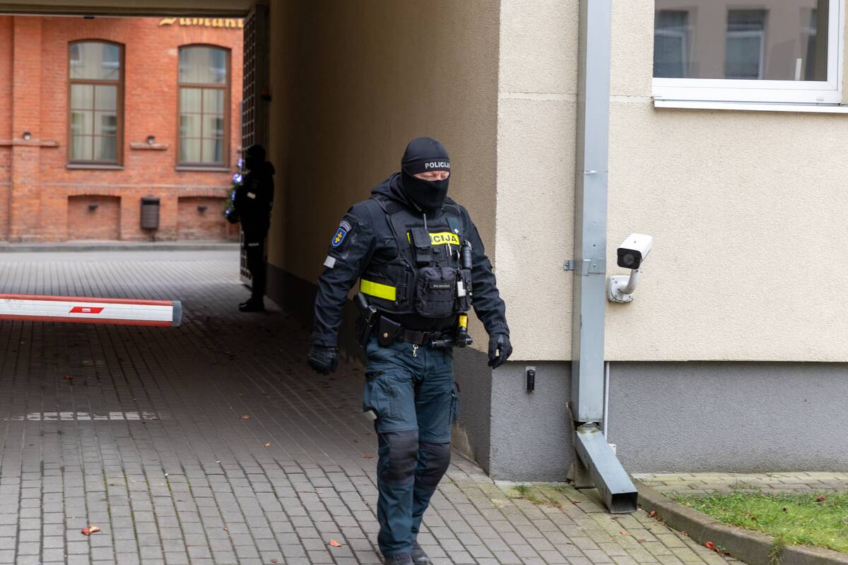 Benas Mikutavičius atvežtas į teismą