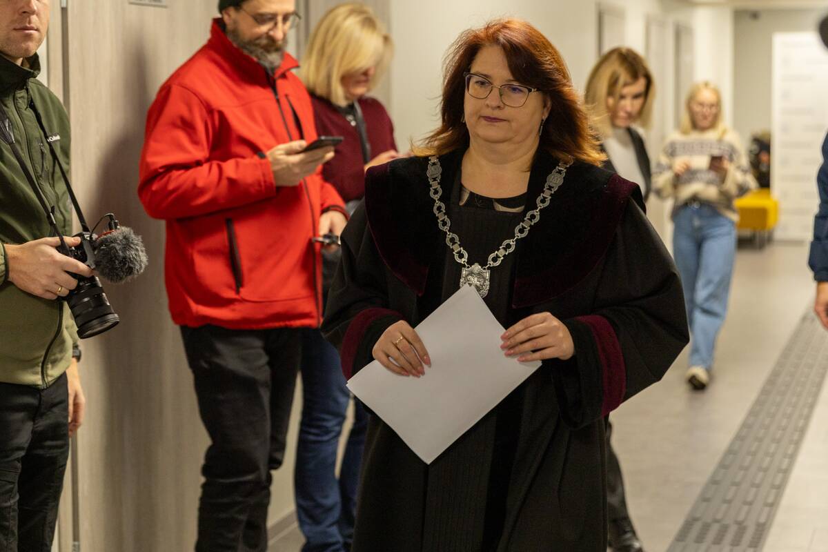 Benas Mikutavičius atvežtas į teismą