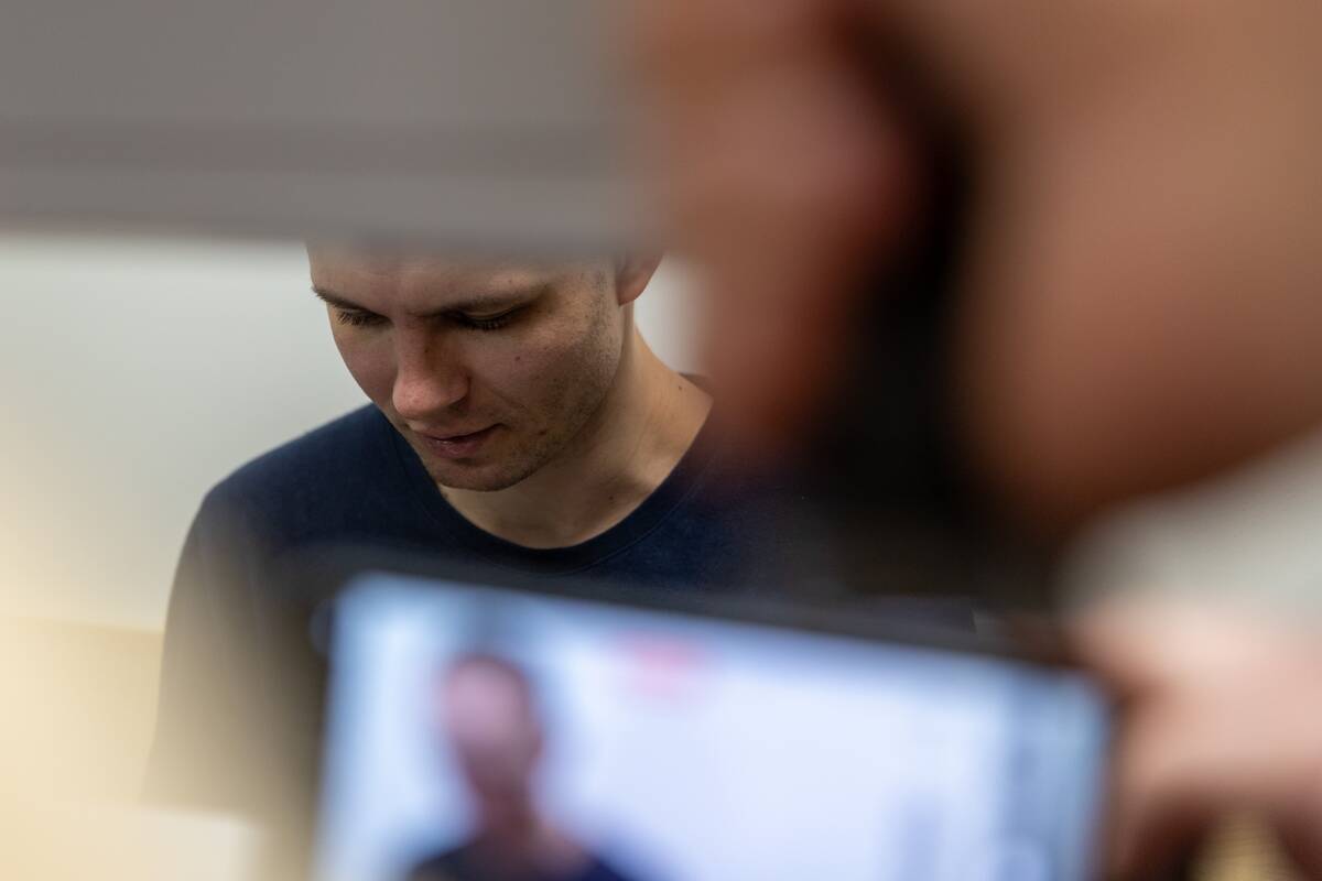 Benas Mikutavičius atvežtas į teismą