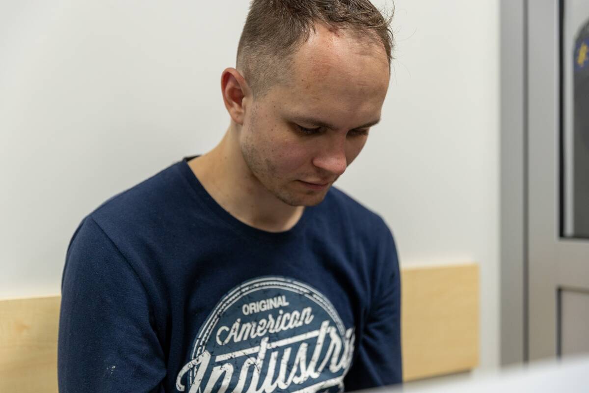 Benas Mikutavičius atvežtas į teismą