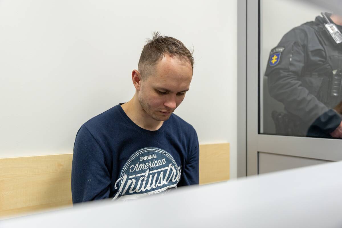 Benas Mikutavičius atvežtas į teismą