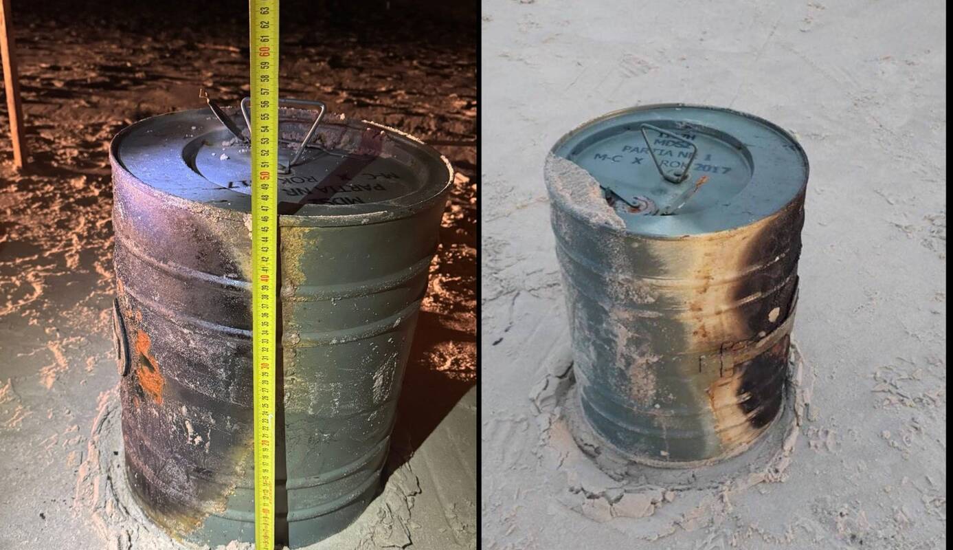 Nepavojingas: pajūriu vaikštinėję žmonės aptiko keistą objektą, primenantį kariškių įrangą.