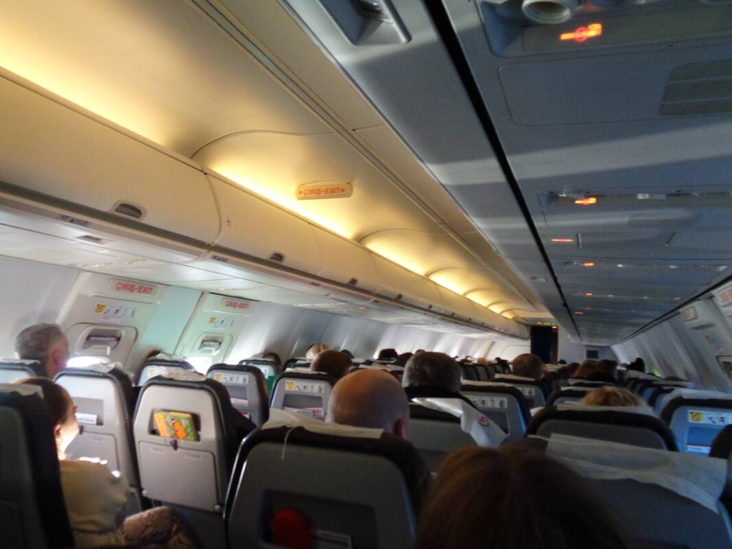 Gydytojai išgelbėjo lėktuve nualpusios palydovės gyvybę