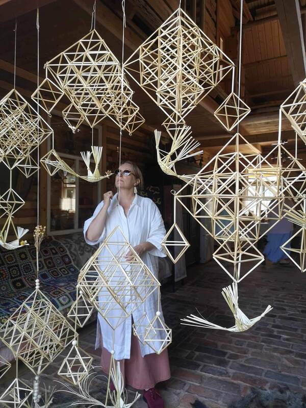 Sklaida: D. Radzevičiūtė pripažįsta, kad pastaraisiais metais susidomėjimas šiaudiniais sodais Lietuvoje auga – veikiausiai prie to prisidėjo ir UNESCO nematerialaus paveldo statusas.