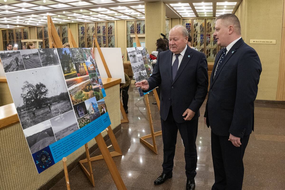 Idėja: surengti parodą V. Makūnui pasiūlė Š. Šukevičius.
