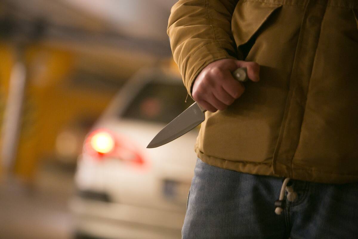 Kieme girtas paauglys sunkiai sužalojo vyrą: prokuratūra leido jį suimti