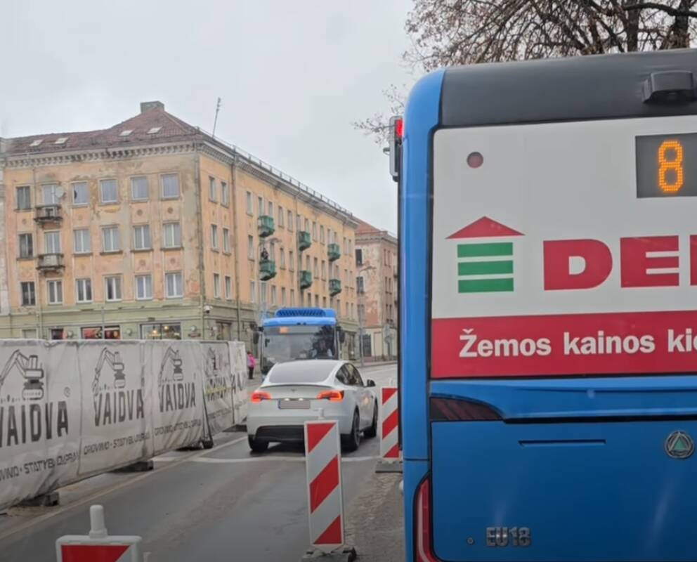 H. Manto gatvėje vairuotojai nepaiso KET – užfiksuotas neleistinas ir pavojingas manevras