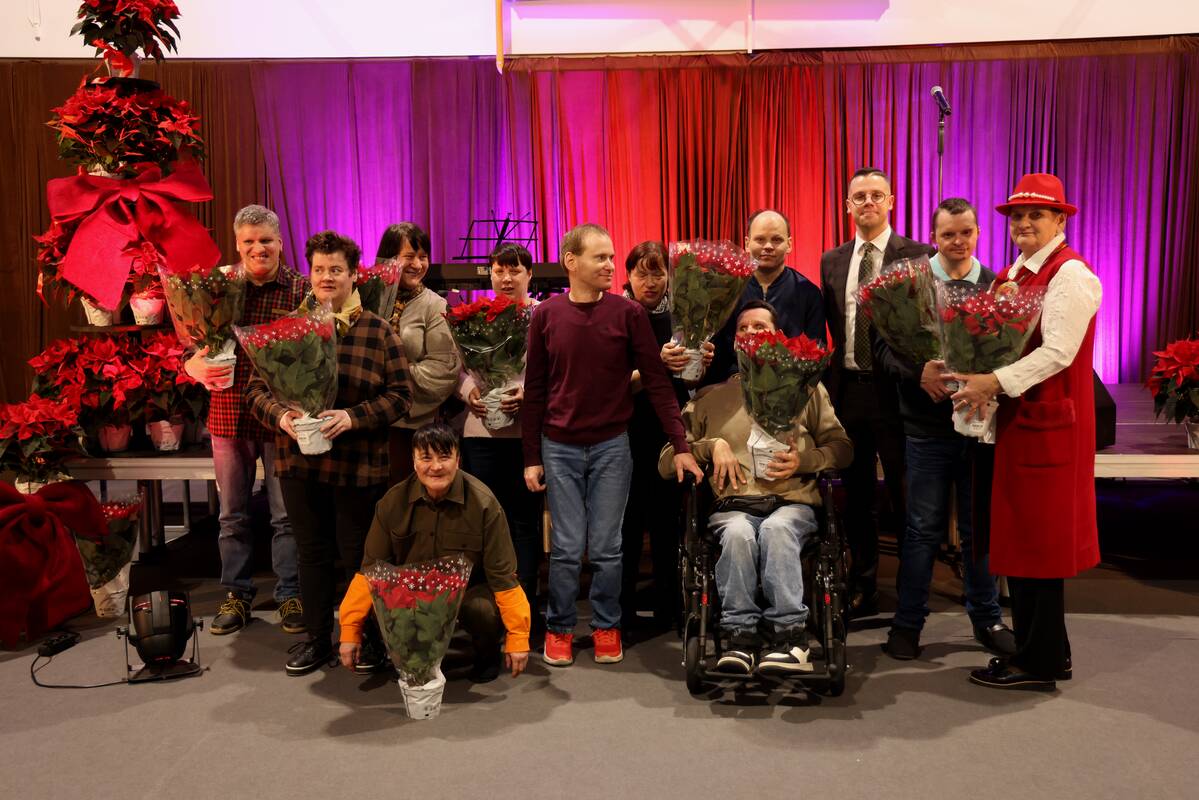 Vieta: Jonučių progimnazijoje į šventinį renginį susirinko Garliavos neįgaliųjų draugijos nariai.