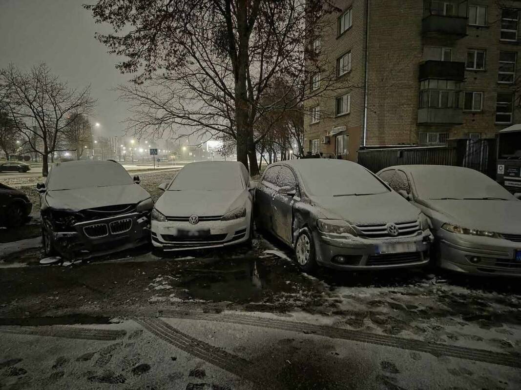 Kaune kliudė net kelis automobilius: vairuotojas iš įvykio vietos pasišalino