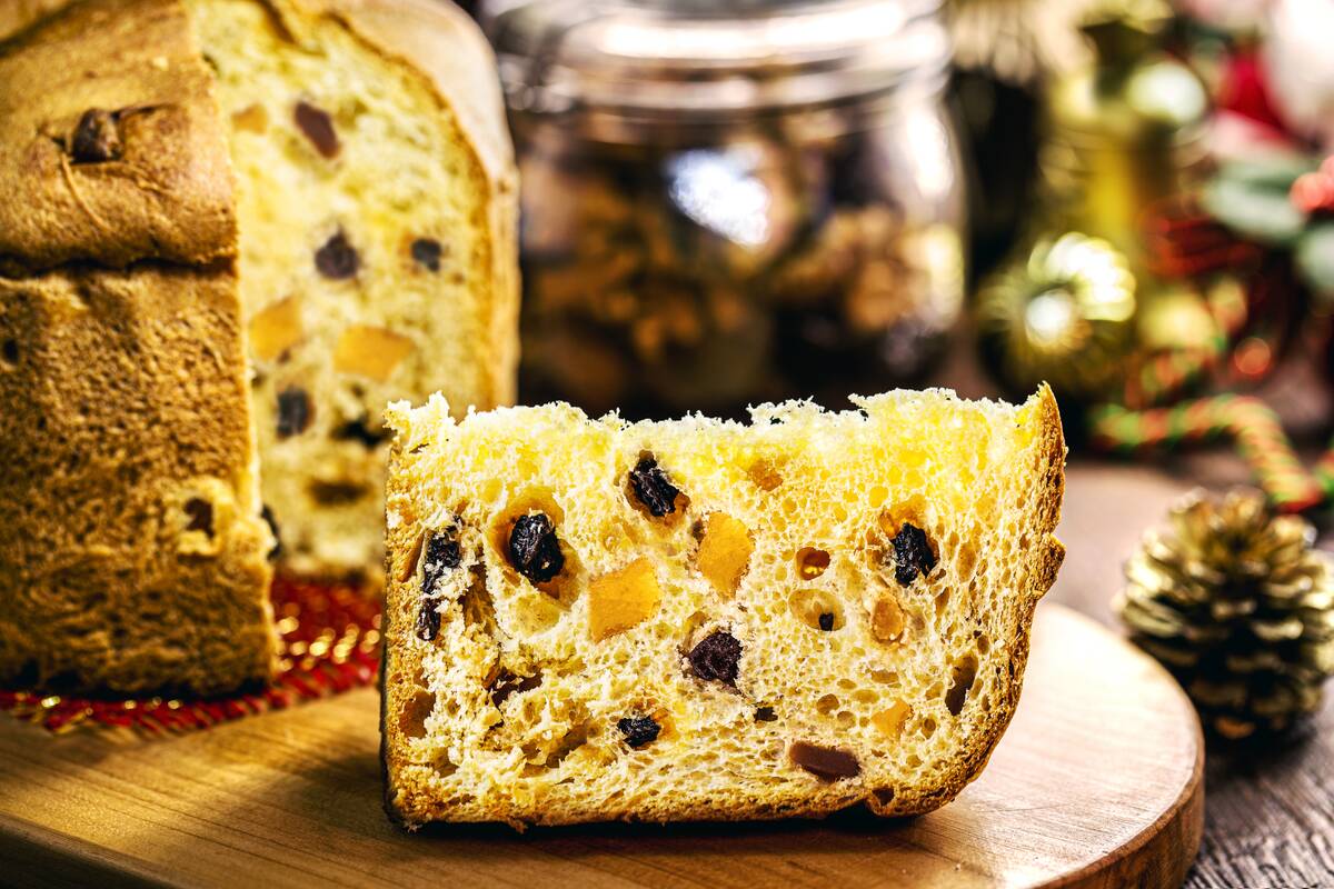 Mirė kalėdiniu pyragu per šventinę vakarienę užspringęs vyras