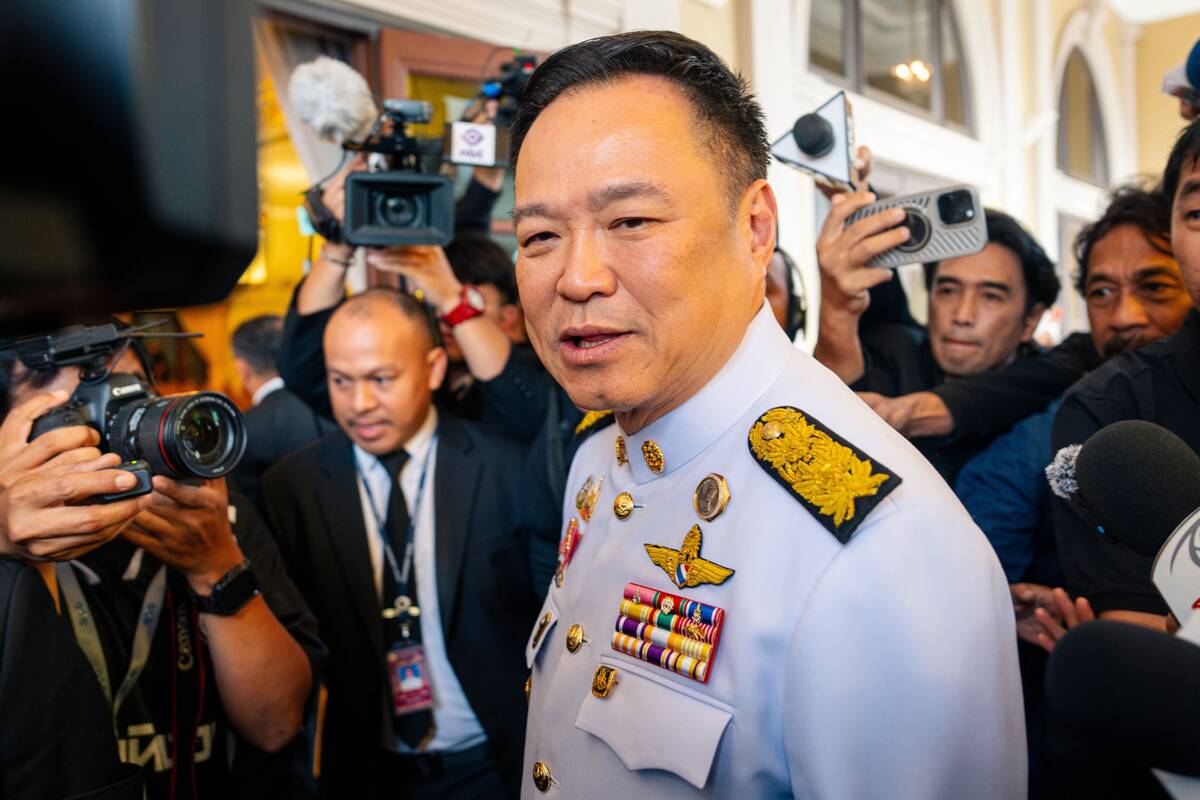 Tailando premjeras paleido parlamentą ir atvėrė kelią pirmalaikiams rinkimams