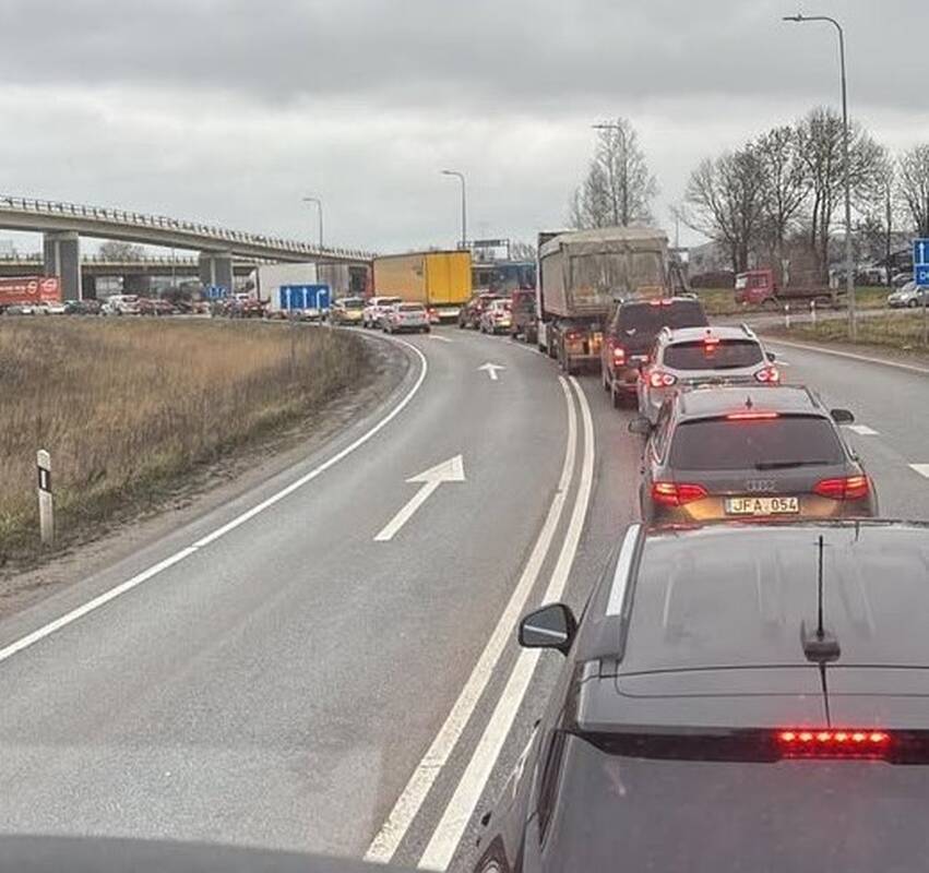 Gyventojai valdžiai – Jakų žiedinė sankryža yra visiškai paralyžiuota