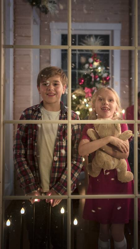 Laukimas: prie Kūčių stalo sėdama sužibus danguje pirmajai žvaigždei. Tai tarytum bendras ženklas mums visiems, tarsi laikrodis, kad visi kartu panašiu laiku susėstume.