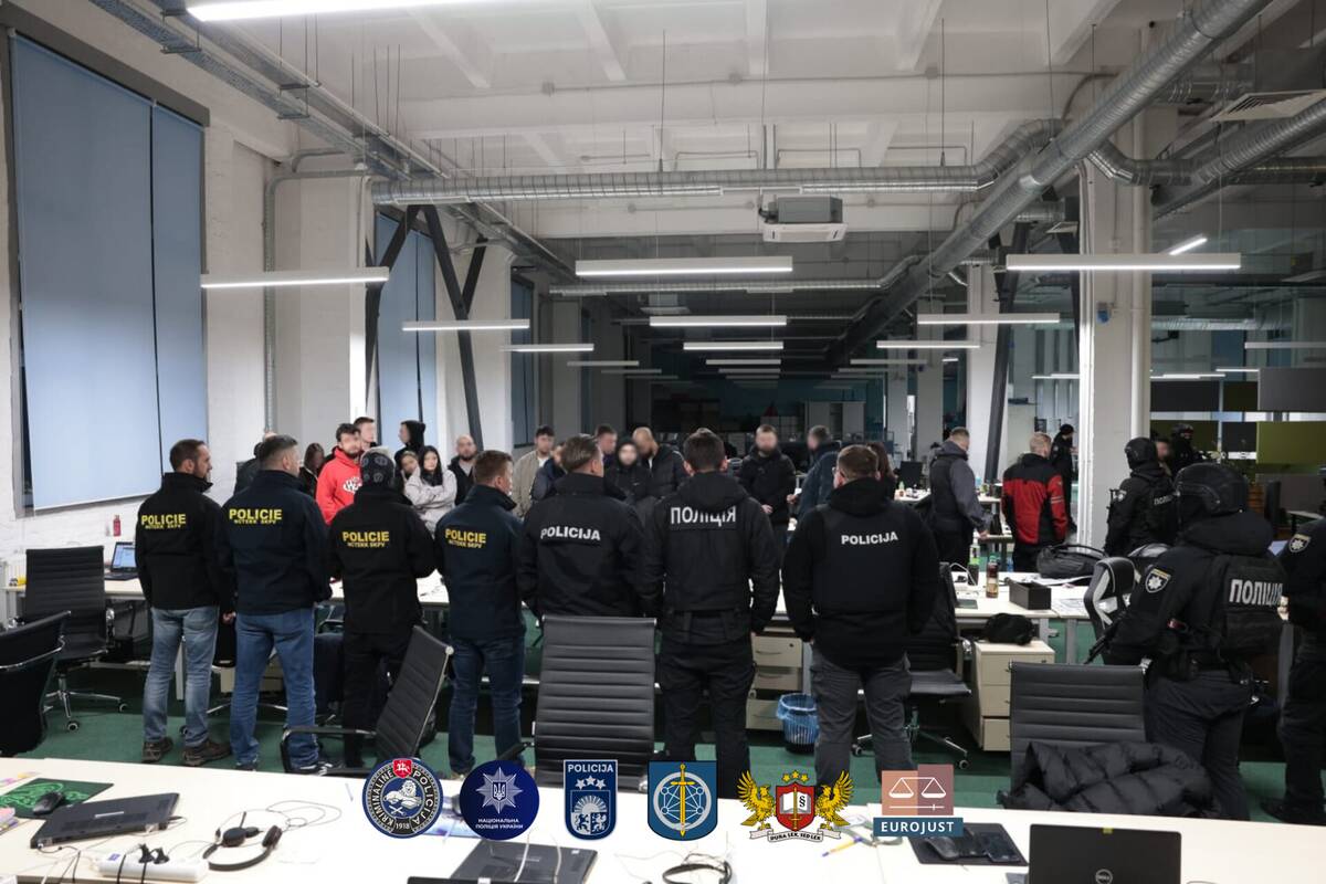 Per bendrą Lietuvos ir kitų šalių operaciją Ukrainoje – smūgis telefoninių sukčių tinklui