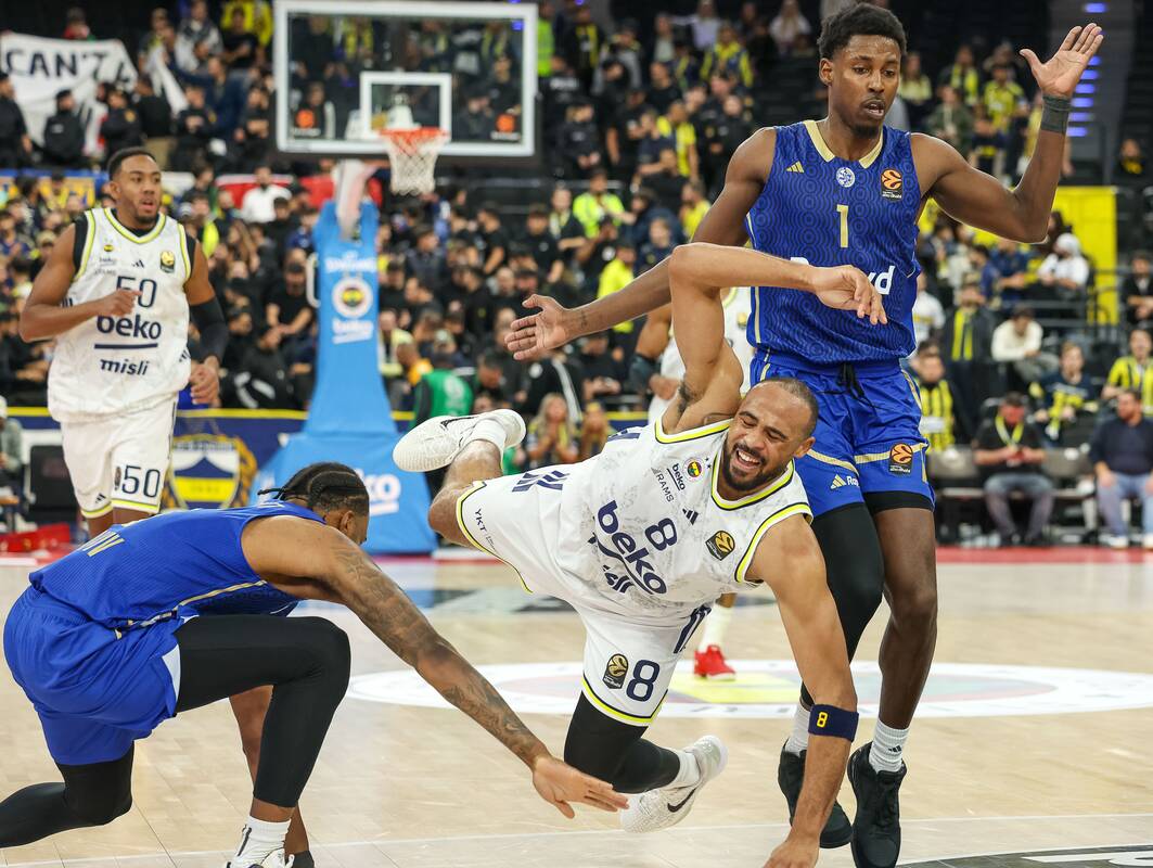 Naudingiausias: Tel Avivo ekipos 204 cm puolėjas J. Hoardas (dešinėje) šį sezoną renka po 15,4 balo.