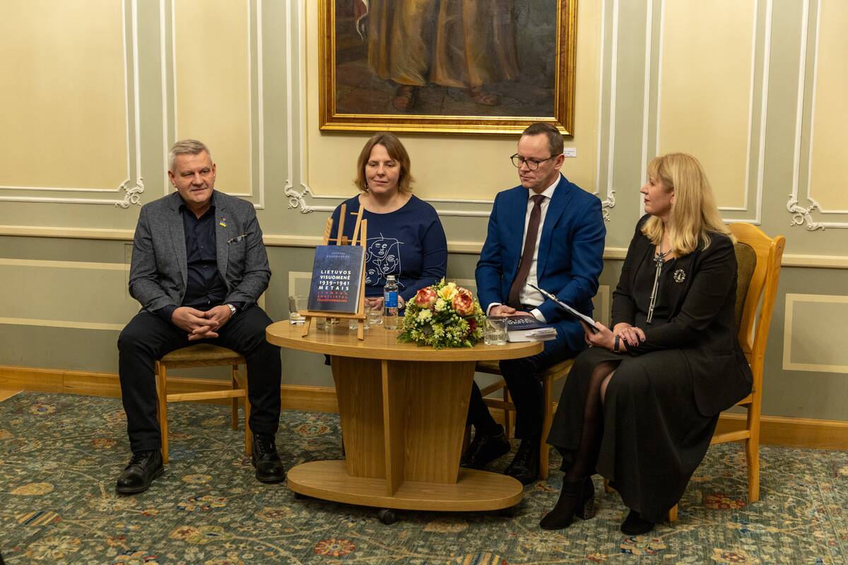 Svečiai: renginyje dalyvavo J. Vaičenonis (kairėje), Vilma Bukaitė, A. Svarauskas ir I. Jakubavičienė.