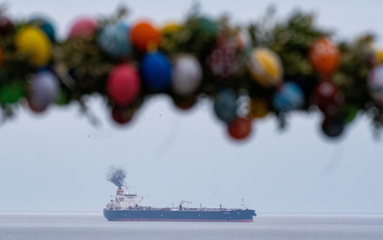 Svarstymai: ES ir G7 derasi dėl draudimo, teikiant jūrų transporto paslaugas Rusijos naftos eksportui.