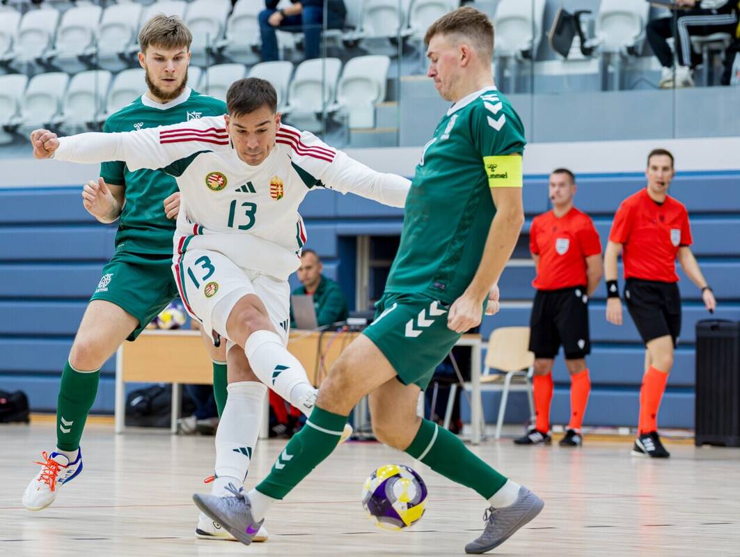 Repeticijos: praeitą mėnesį mūsų šalies salės futbolininkai svečiuose dukart susikovė su vengrais (2:5 ir 2:2).