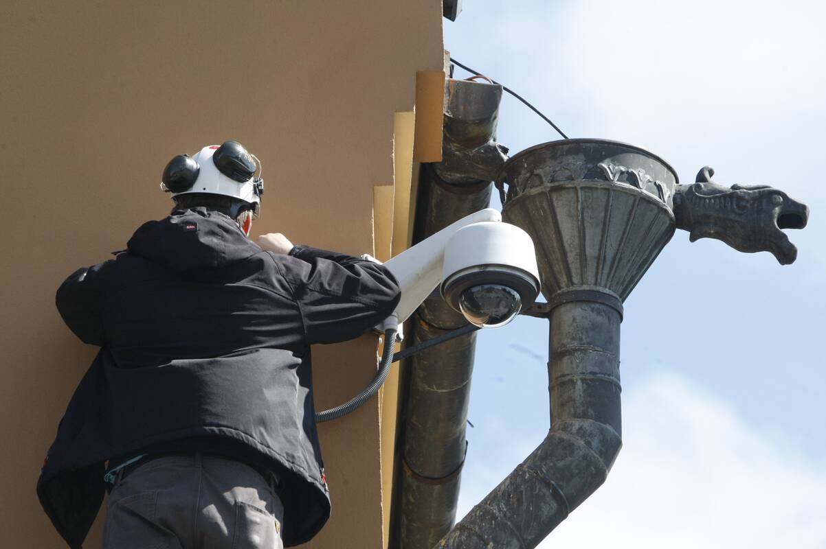 Skaičiai: vaizdo kameros padeda išsiaiškinti ir nusikaltimų aplinkybes.