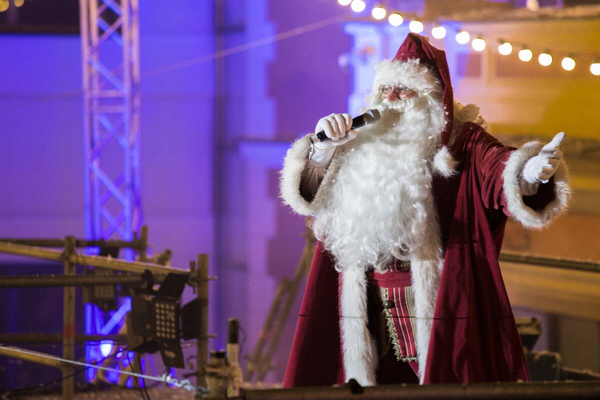 Susitikimas: į Teatro aikštę pasisveikinti su vaikais atvyks Kalėdų Senelis.