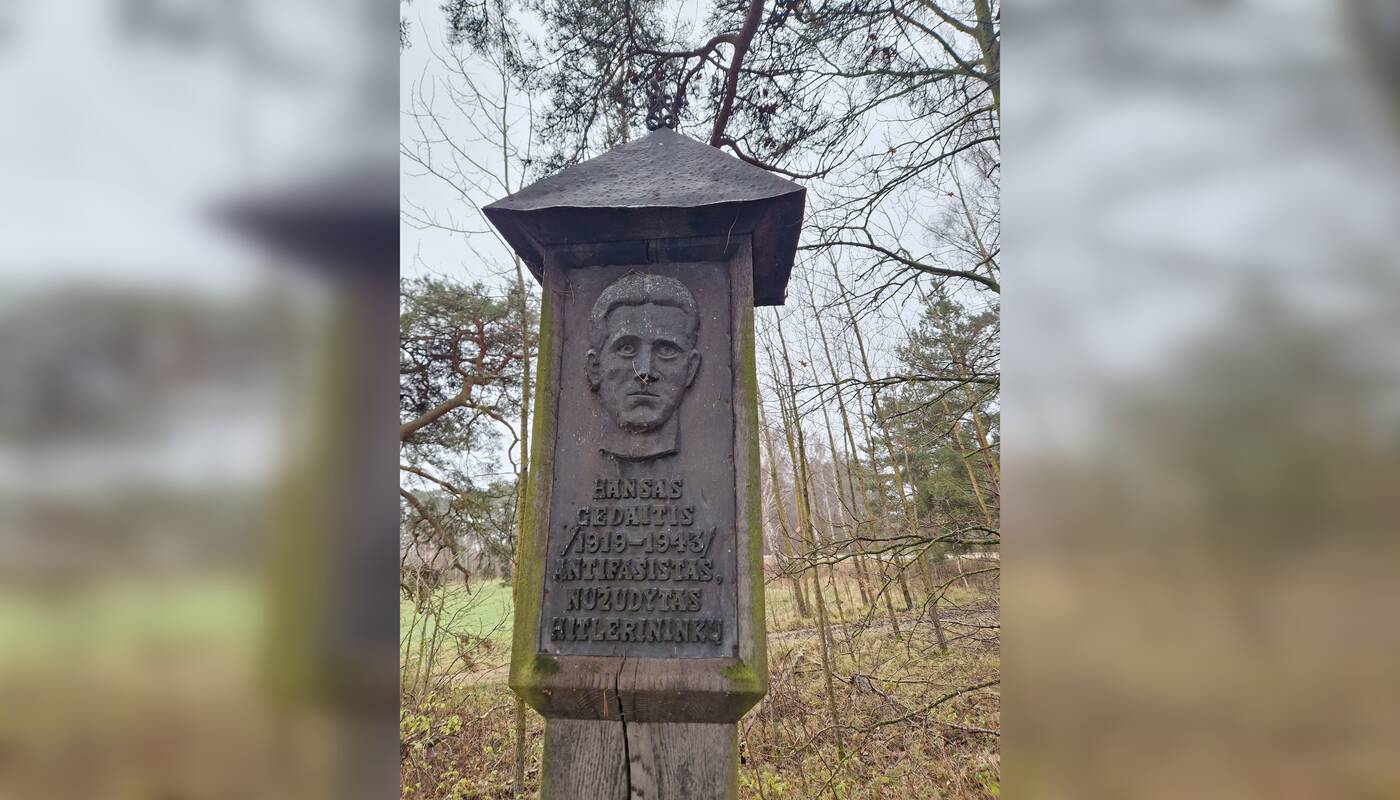 Klausimai: H. Gedaitis dar vis vadinamas antifašistu, toks užrašas yra ir ant stogastulpio prie jo kapo.