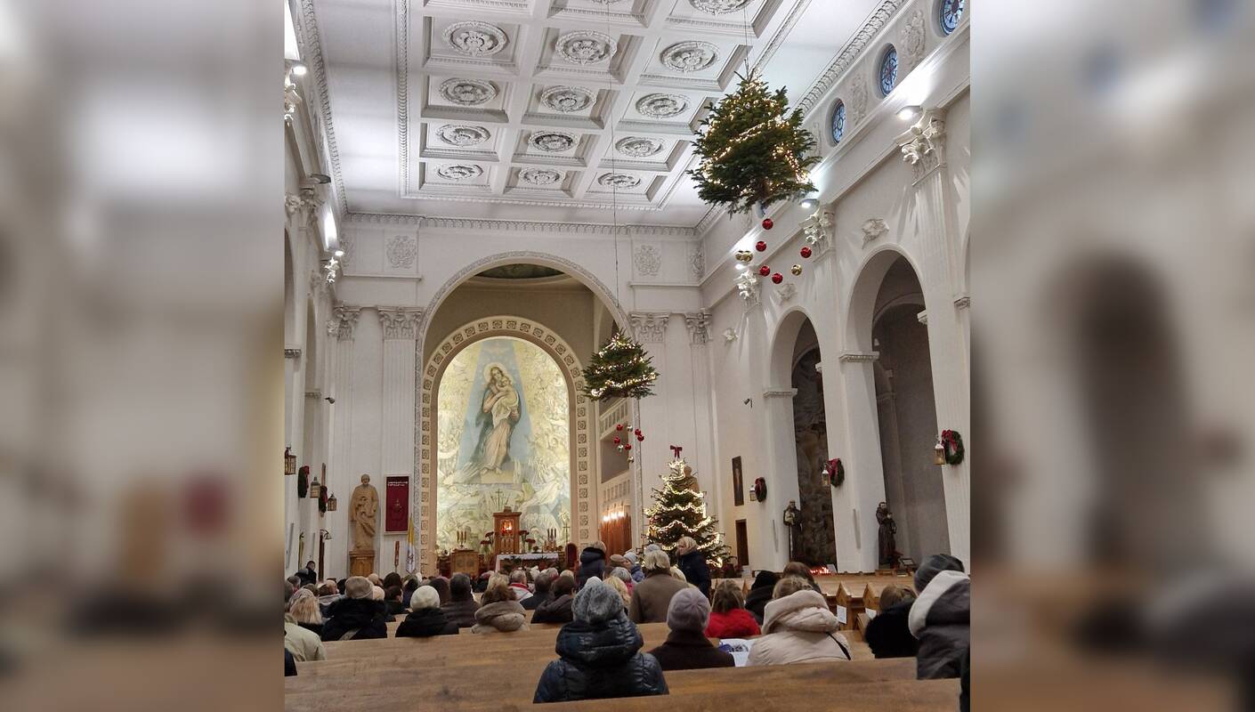 Dėmesys: pasiklausyti giesmių atvyksta ir klaipėdiečiai, ir miesto svečiai.