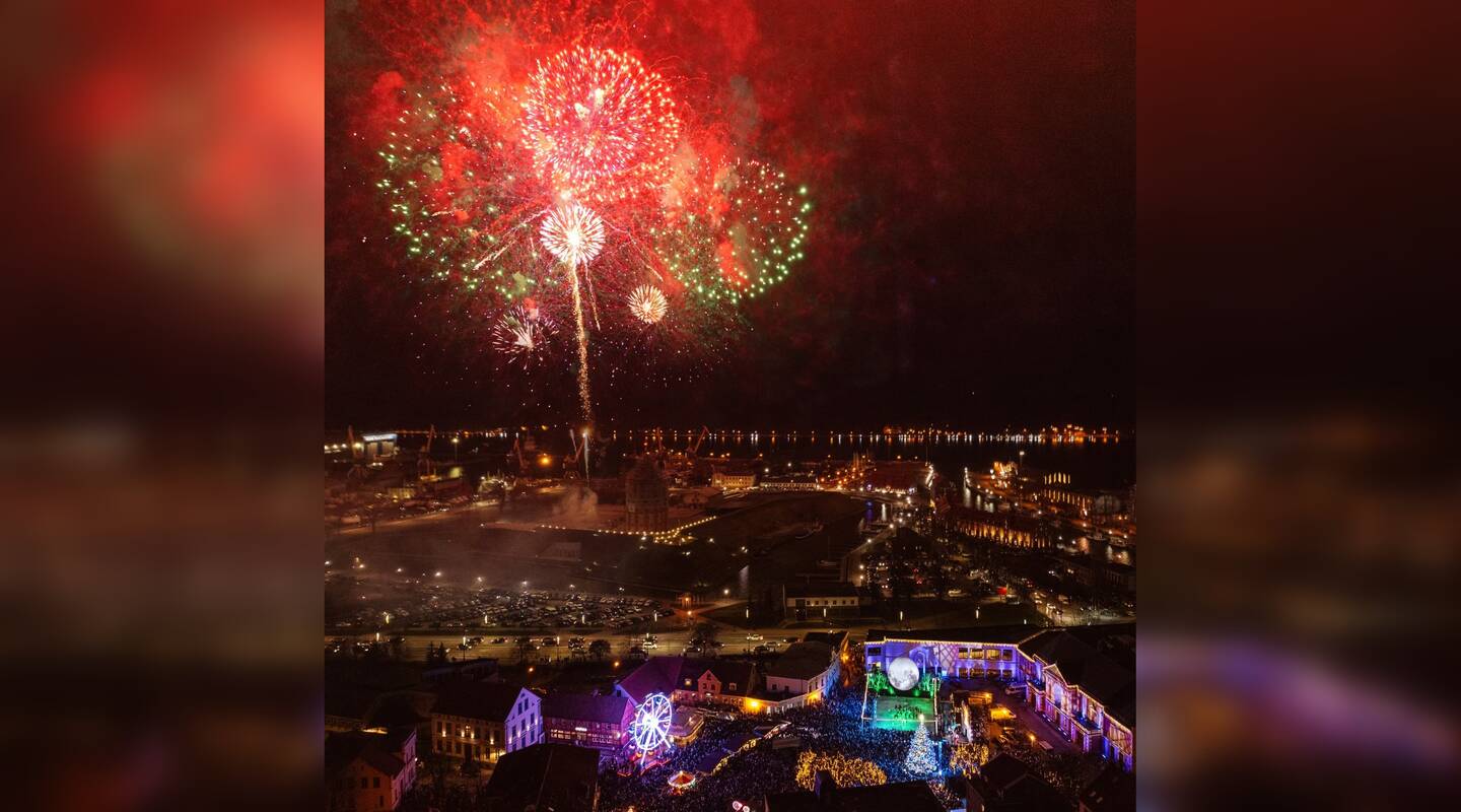 Akimirka: pasigrožėti šventiniais fejerverkais klaipėdiečiai galės atvykę ir į Teatro aikštę.