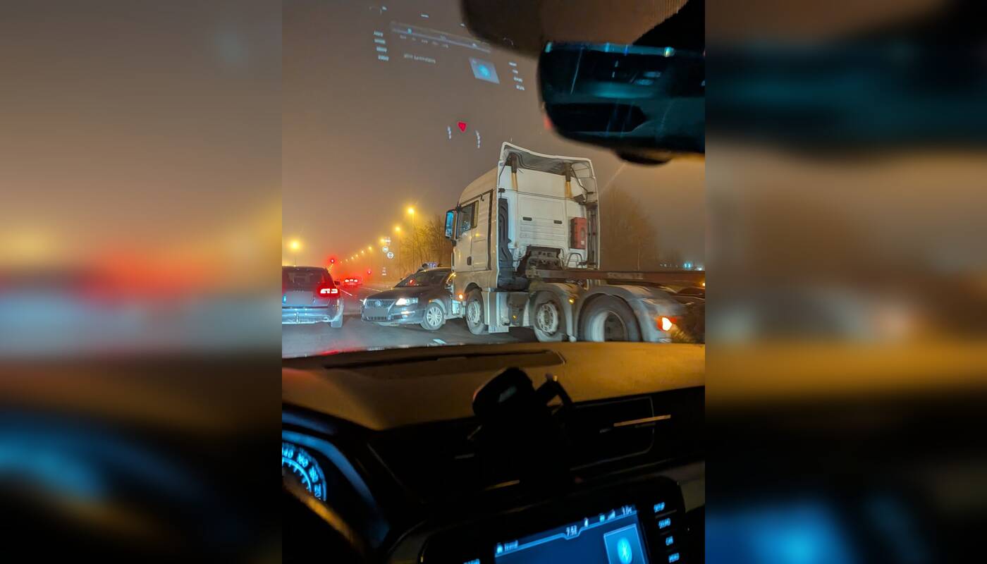 Šilutės plente susidūrė vilkikas ir lengvasis automobilis