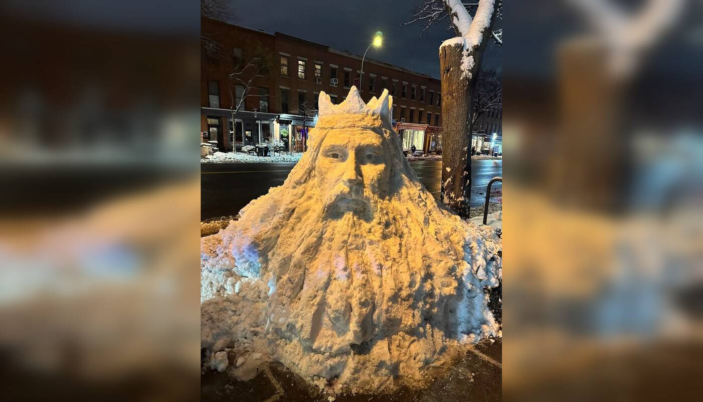 Kūryba: Niujorko gatvėje iš sniego krūvos baltarusių skulptorius ir architektas G. Loika nulipdė karaliaus Mindaugo skulptūrą.