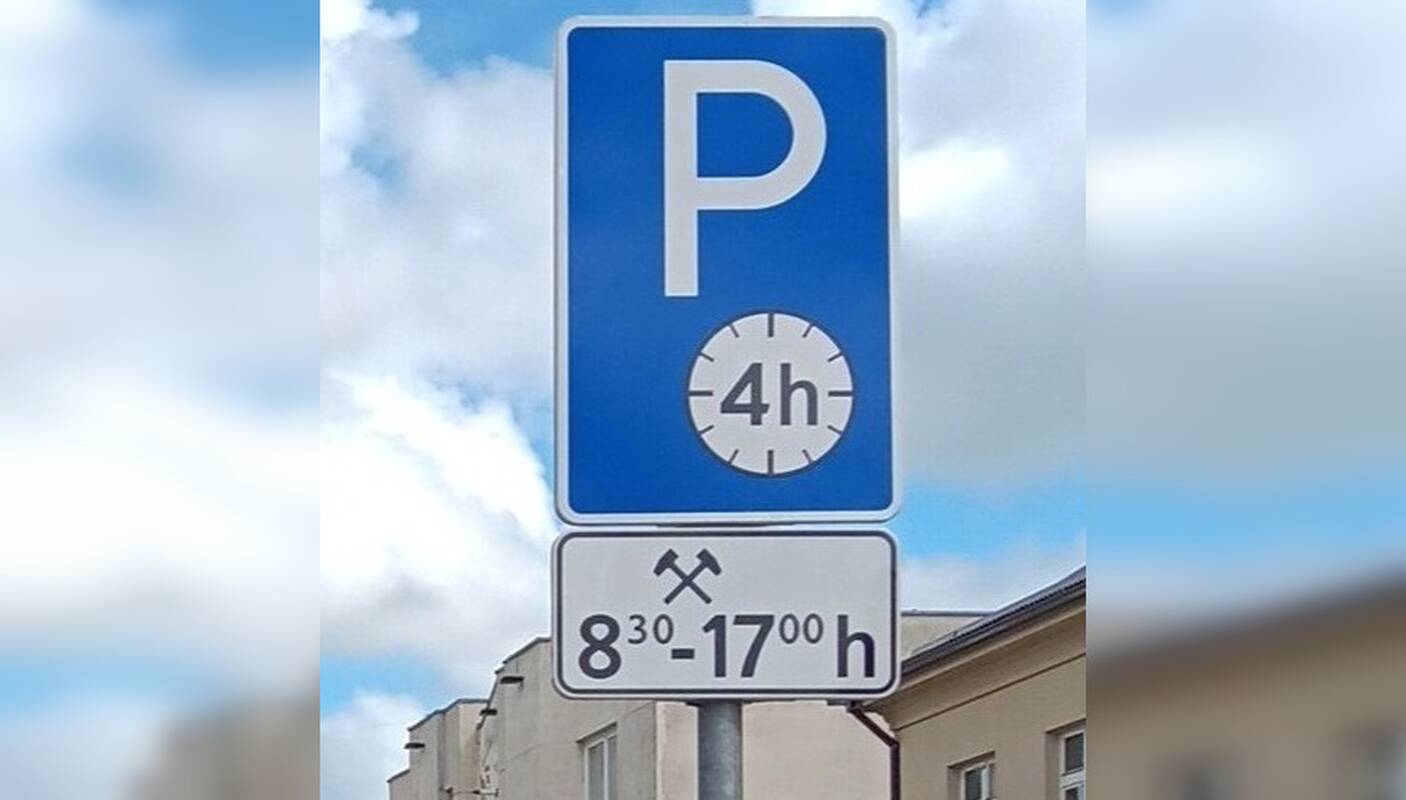 Transporto priemonių stovėjimas Kretingos Rotušės aikštėje – ribojamas