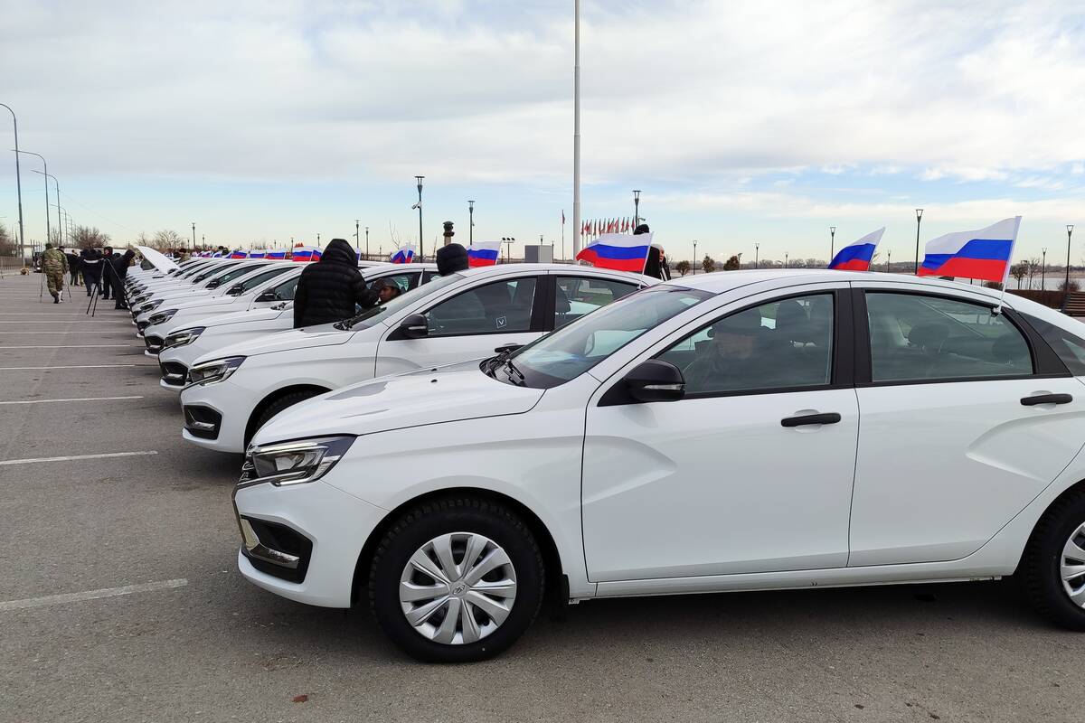 Rusijoje atšaukiama dešimtys tūkstančių „Ladų“