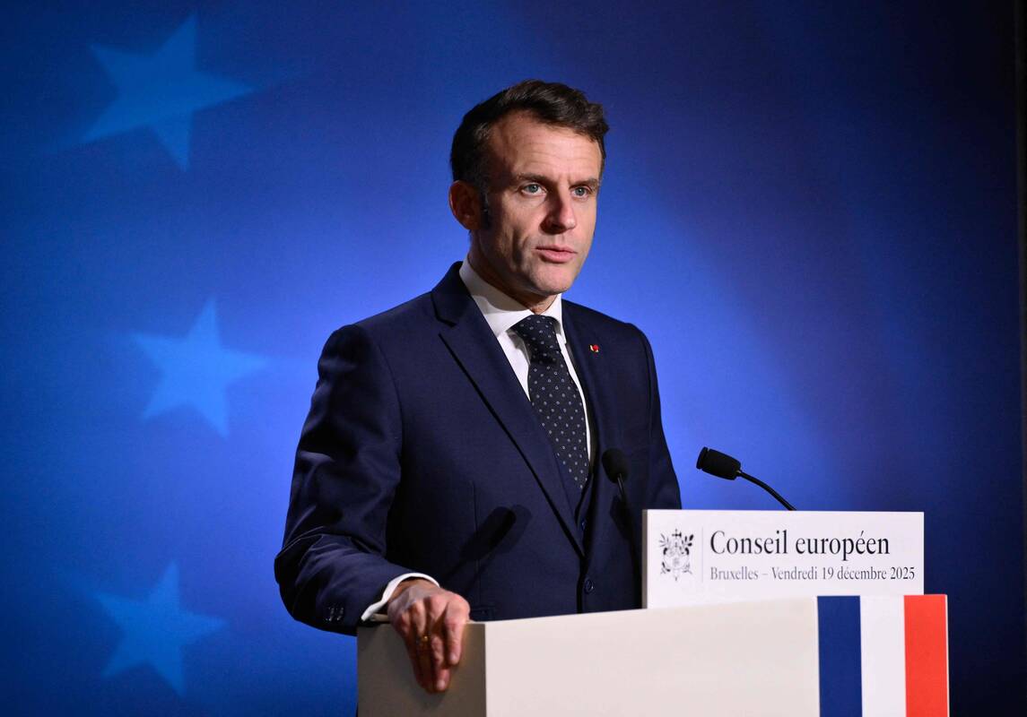 Macronas: artimiausiomis savaitėmis Europa turėtų pasikalbėti su Putinu