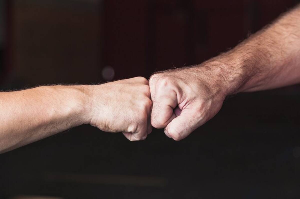 Kauno rajone vos ant kojų pastovintis vyras mušė dar girtesnį asmenį