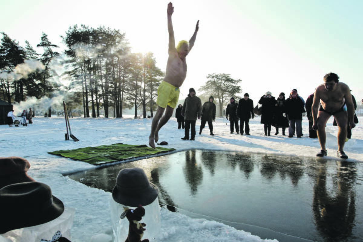 Nevienareikšmiška: pasak medikų, maudynės lediniame vandenyje gali turėti teigiamą poveikį imuninei sistemai ir bendrai savijautai, o dalis naudos, dažnai eskaluojamos socialiniuose tinkluose, yra labiau mitai nei faktai.