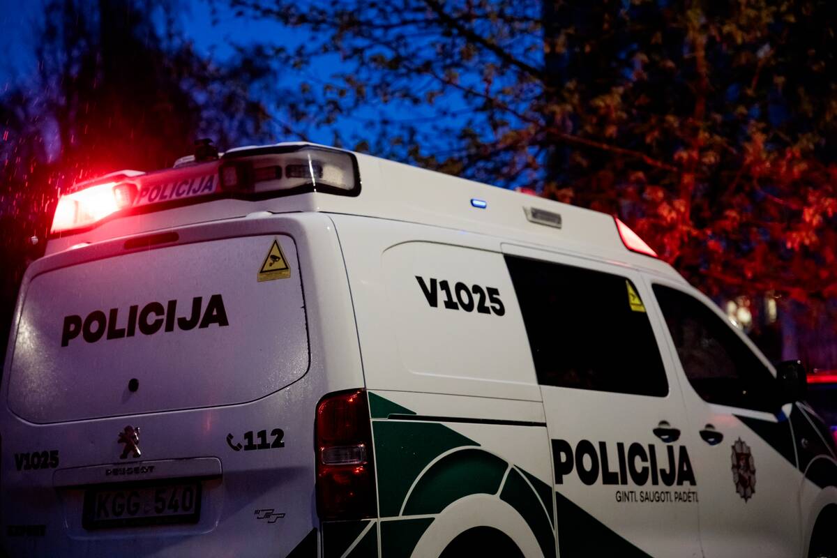 Prienų rajone žuvo automobilio pervažiuotas vyras