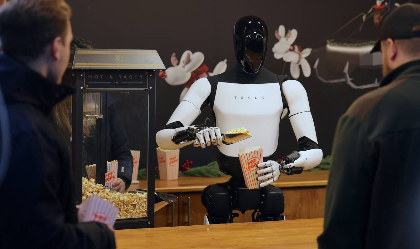 „Tesla“ Berlyne surengė roboto „Optimus“ demonstraciją