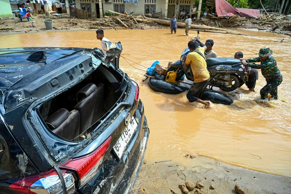 Indonezijoje potvynių aukų skaičius viršijo 700