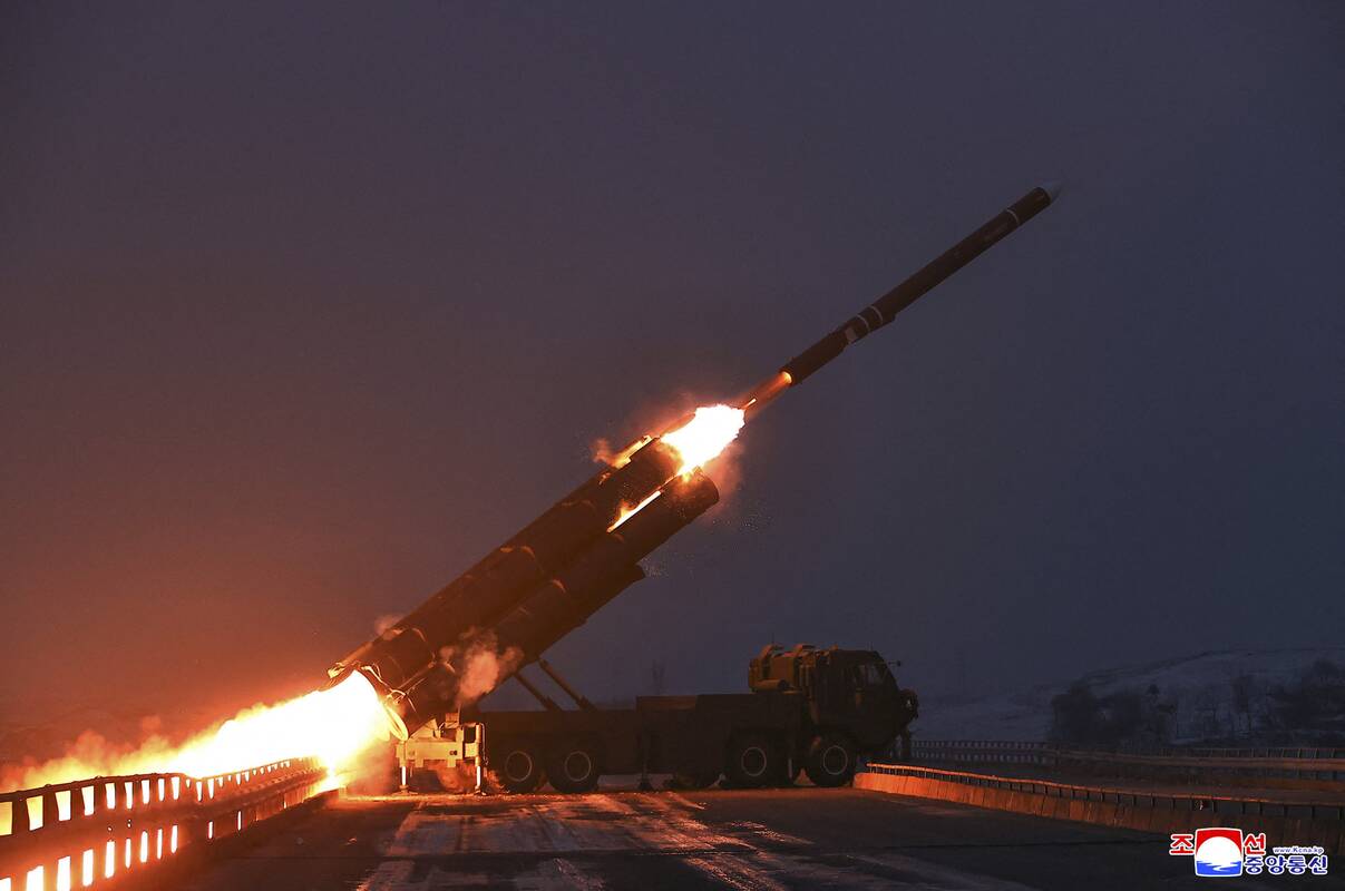 Šiaurės Korėja surengė raketų bandymus