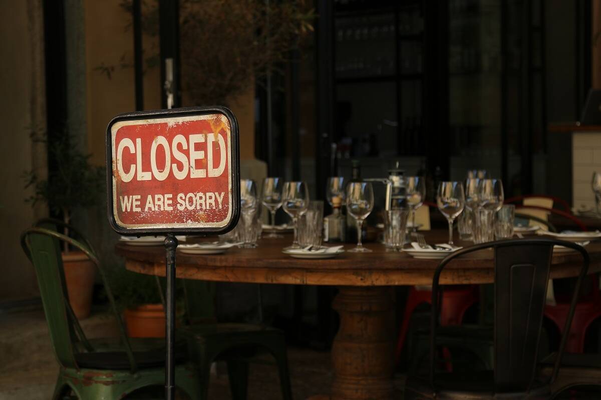 Paskelbti 2025-aisiais bankrutavę žinomiausi restoranai ir bendrovės