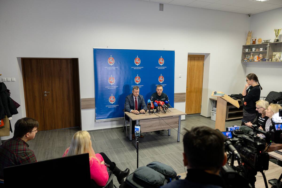 Teisėsaugos atstovų spaudos konferencija dėl Kaune rastų dviejų nužudytų jaunų moterų