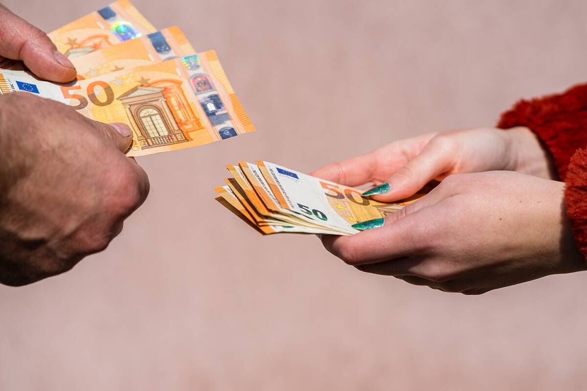 Seimas apribojo gyventojų skolinimąsi per tarpusavio skolinimo platformas: kas keisis