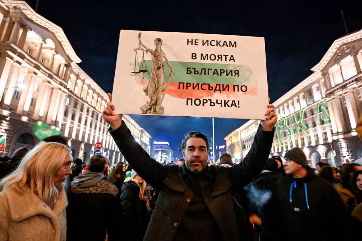 Po masinių protestų atsistatydina Bulgarijos vyriausybė