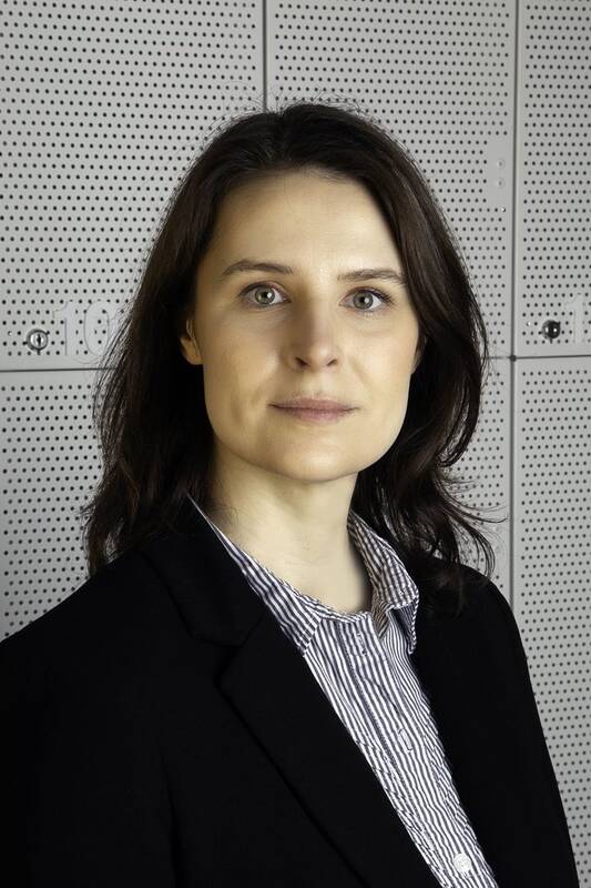 Priežastis: dr. R. Latinytė pastebi, kad vienišumo jausmas kyla iš konfrontacijos, o jo priešnuodis – bendrystė.