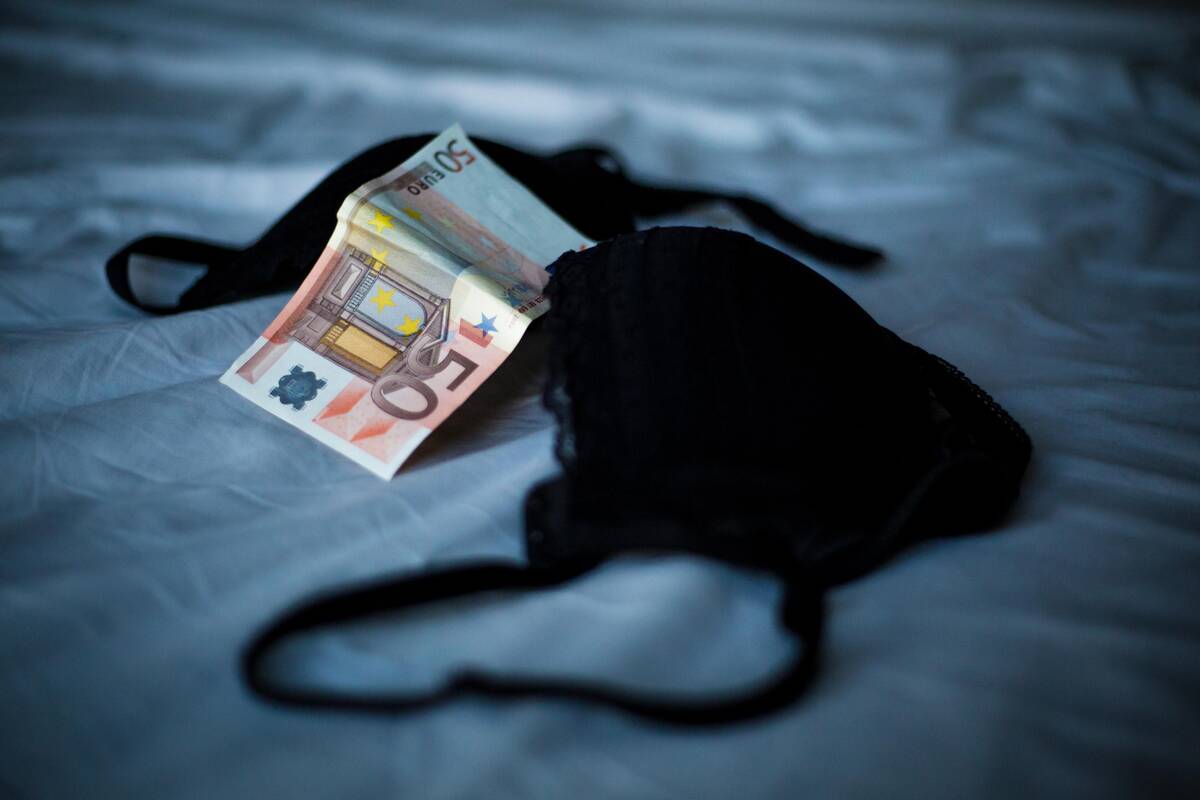 Nelegalios meilės ištroškęs klientas su „prostitute“ vyrišku veidu susitiks teisme