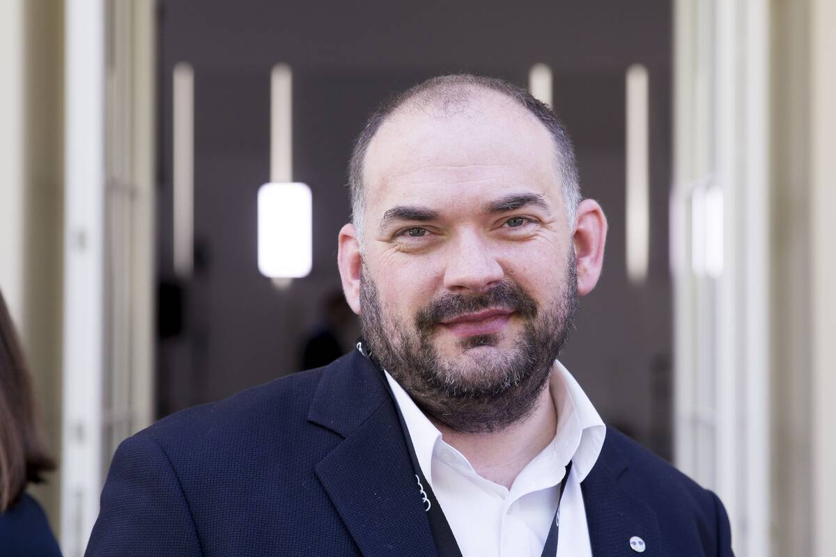 Veiksmas:  M. Pareščiaus teigimu, paskyrų nulaužimas dažniausiai vyksta grandinės principu.