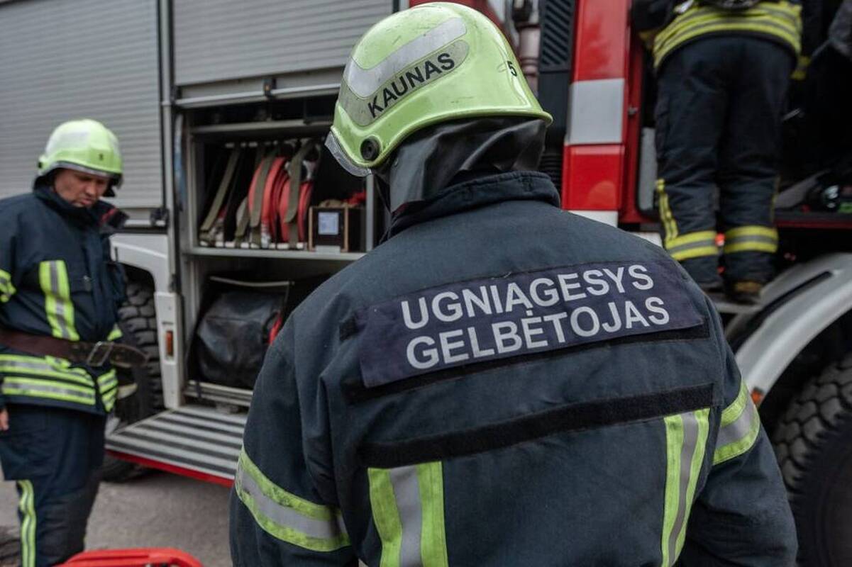 Per gaisrą Kaune nukentėjo moteris ir vyras: apdegė galvą ir kojas